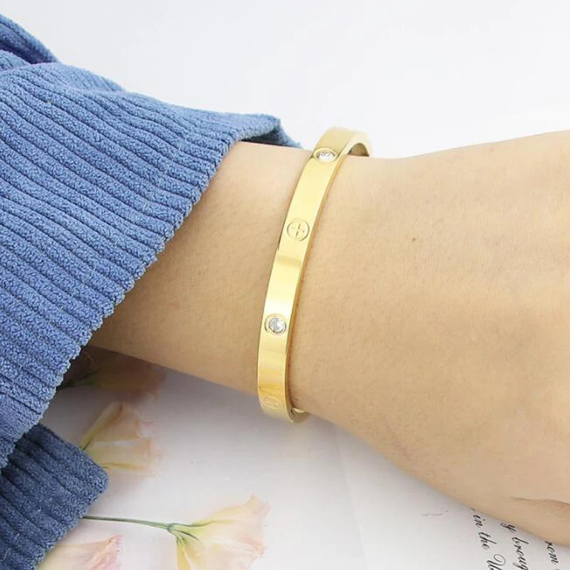 Zircon And Cross Nut Bangle
